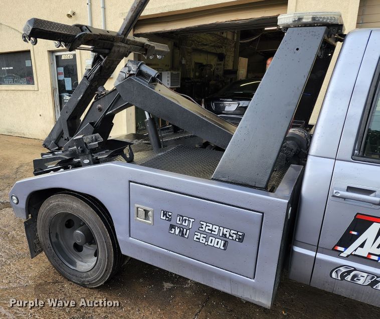 image for item JB9030 2001 Chevrolet Silverado 3500  tow truck