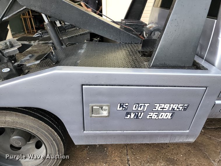 image for item JB9030 2001 Chevrolet Silverado 3500  tow truck
