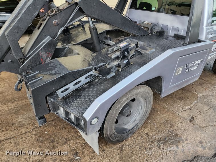 image for item JB9030 2001 Chevrolet Silverado 3500  tow truck