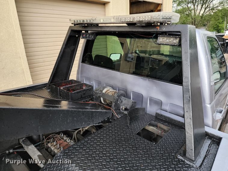 image for item JB9030 2001 Chevrolet Silverado 3500  tow truck