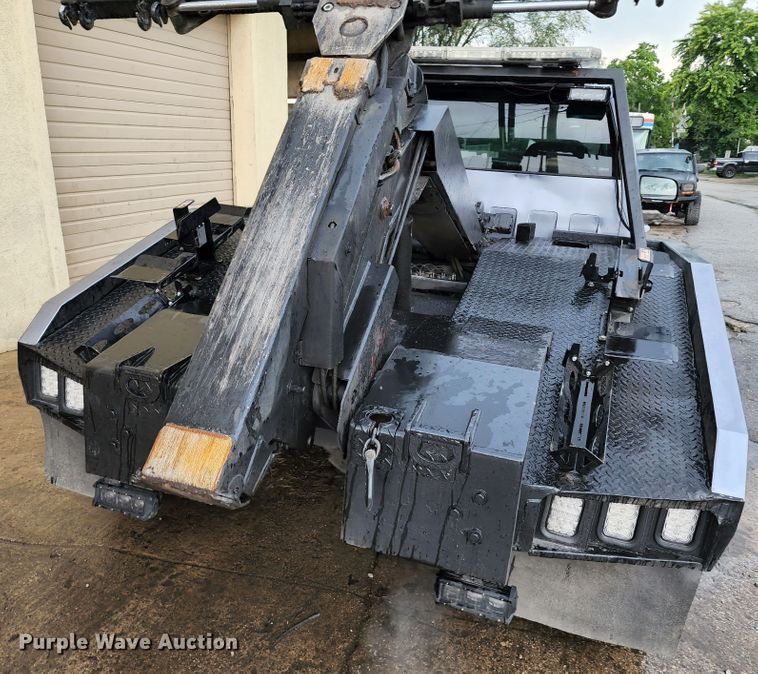 image for item JB9030 2001 Chevrolet Silverado 3500  tow truck