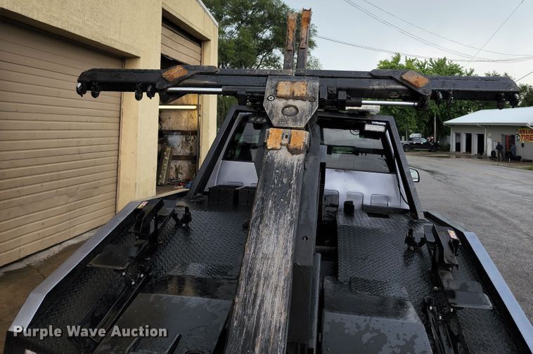 image for item JB9030 2001 Chevrolet Silverado 3500  tow truck