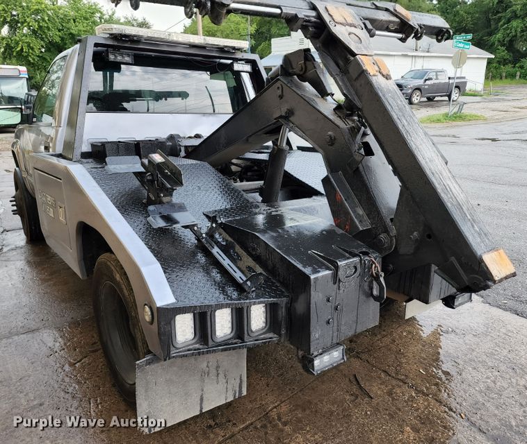 image for item JB9030 2001 Chevrolet Silverado 3500  tow truck