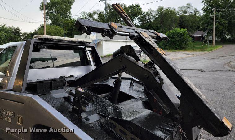 image for item JB9030 2001 Chevrolet Silverado 3500  tow truck