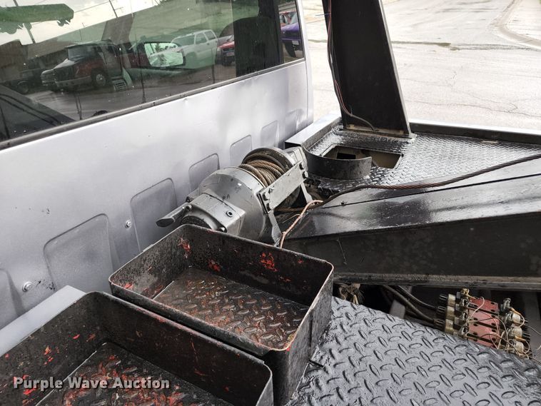 image for item JB9030 2001 Chevrolet Silverado 3500  tow truck