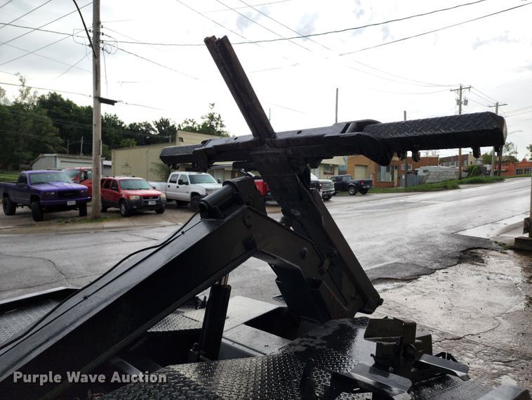 image for item JB9030 2001 Chevrolet Silverado 3500  tow truck