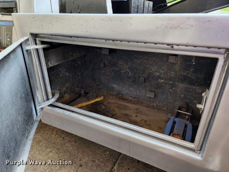 image for item JB9030 2001 Chevrolet Silverado 3500  tow truck