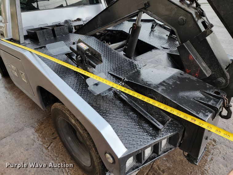 image for item JB9030 2001 Chevrolet Silverado 3500  tow truck