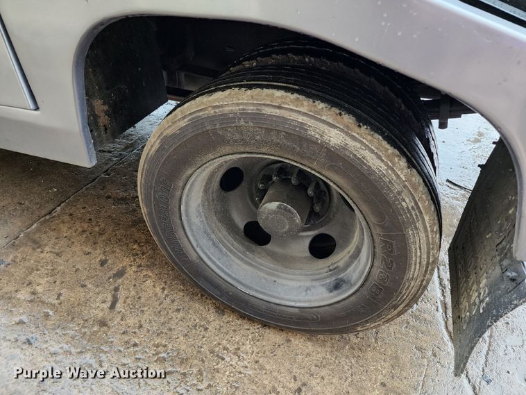 image for item JB9030 2001 Chevrolet Silverado 3500  tow truck