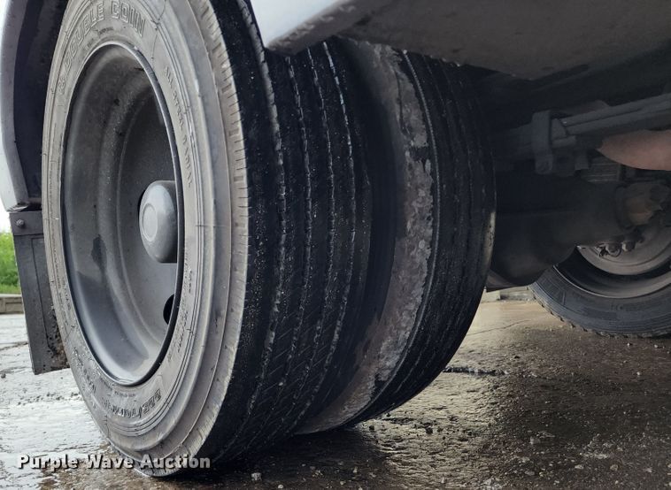 image for item JB9030 2001 Chevrolet Silverado 3500  tow truck