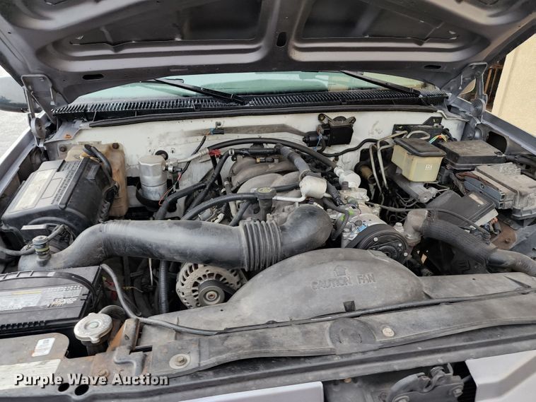 image for item JB9030 2001 Chevrolet Silverado 3500  tow truck