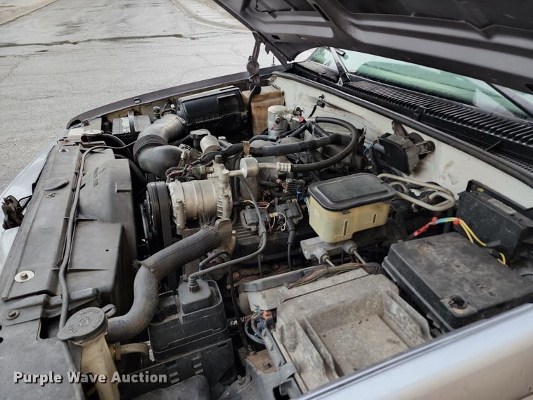 image for item JB9030 2001 Chevrolet Silverado 3500  tow truck