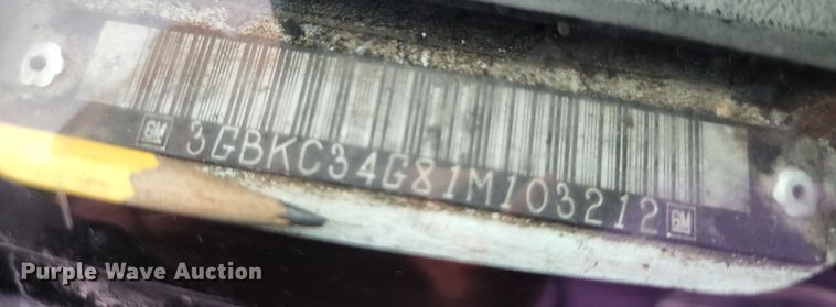 image for item JB9030 2001 Chevrolet Silverado 3500  tow truck