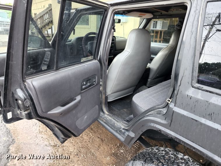 image for item JB9031 1999 Jeep Cherokee  SUV