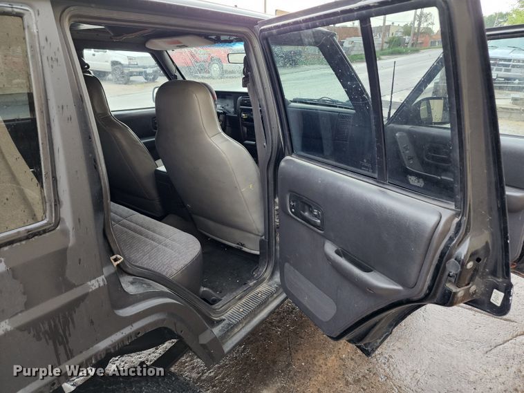 image for item JB9031 1999 Jeep Cherokee  SUV