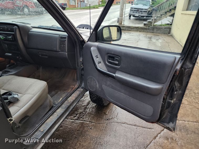 image for item JB9031 1999 Jeep Cherokee  SUV