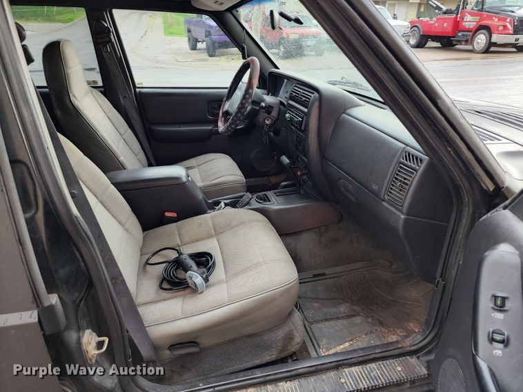 image for item JB9031 1999 Jeep Cherokee  SUV