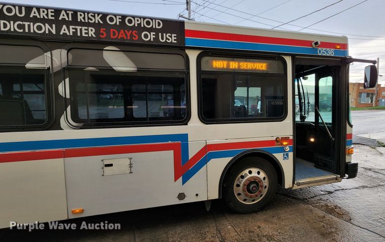 image for item JB9032 2005 Gillig G29E102R2  coach bus