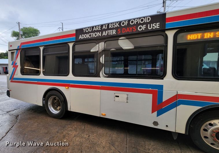 image for item JB9032 2005 Gillig G29E102R2  coach bus