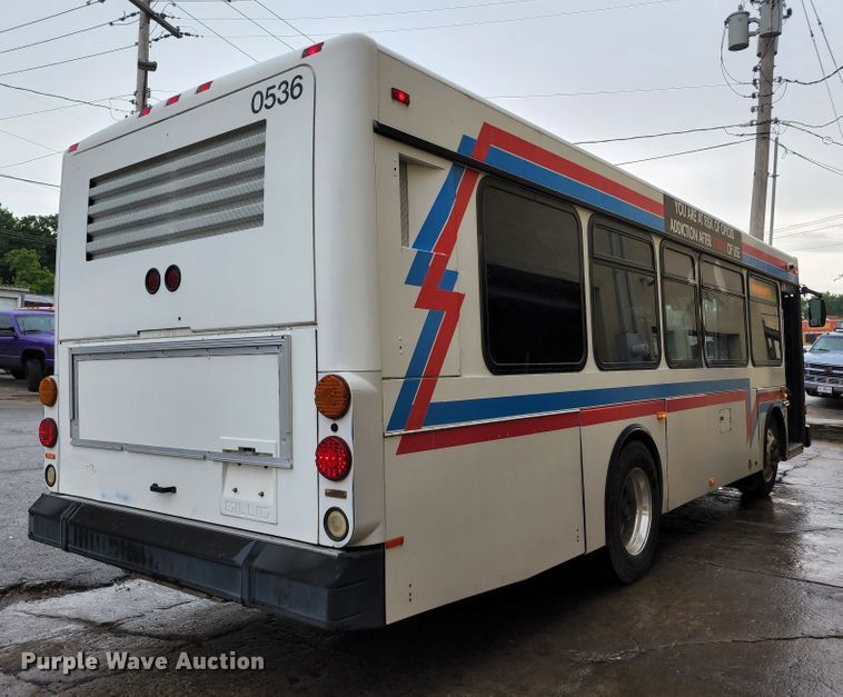 image for item JB9032 2005 Gillig G29E102R2  coach bus