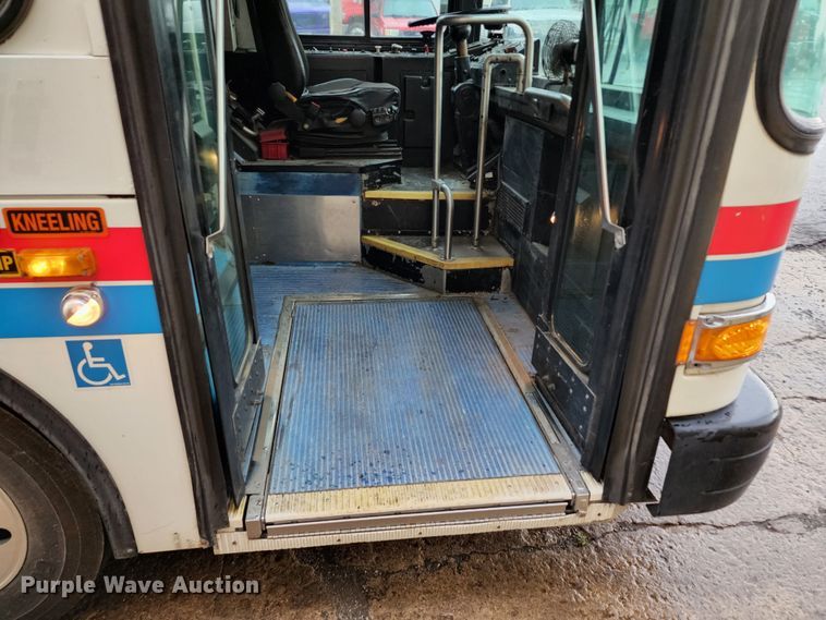 image for item JB9032 2005 Gillig G29E102R2  coach bus