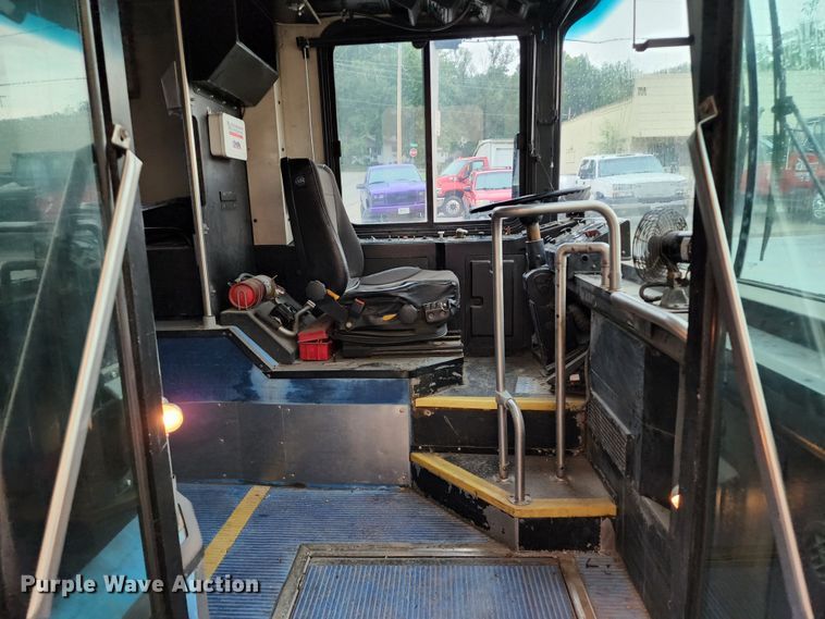 image for item JB9032 2005 Gillig G29E102R2  coach bus