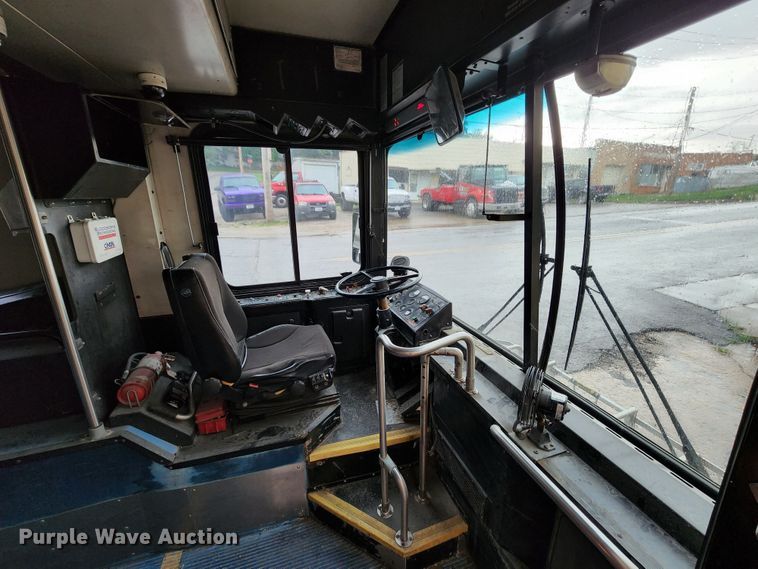 image for item JB9032 2005 Gillig G29E102R2  coach bus