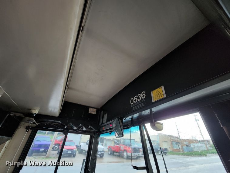 image for item JB9032 2005 Gillig G29E102R2  coach bus