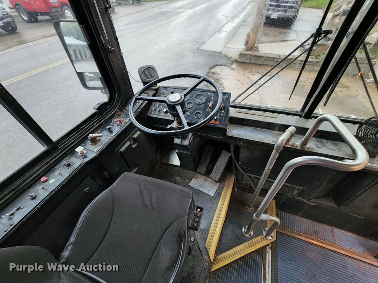 image for item JB9032 2005 Gillig G29E102R2  coach bus