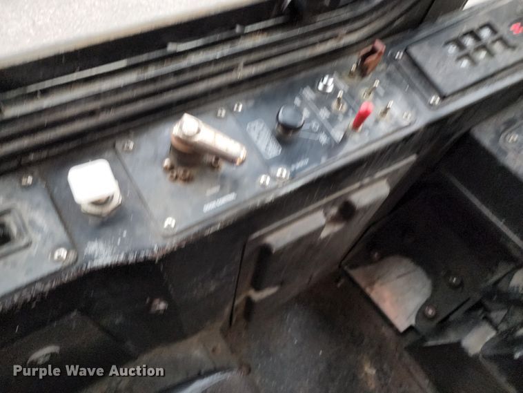 image for item JB9032 2005 Gillig G29E102R2  coach bus