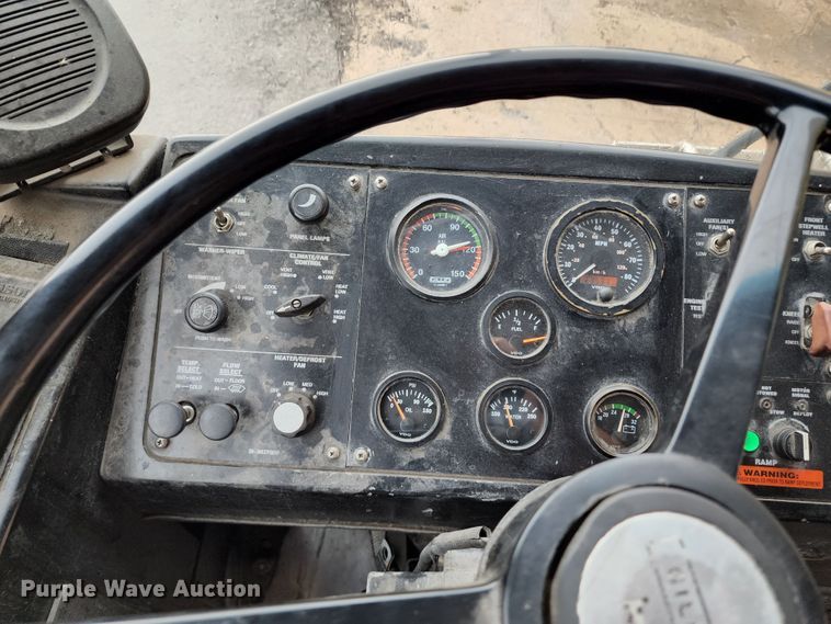 image for item JB9032 2005 Gillig G29E102R2  coach bus