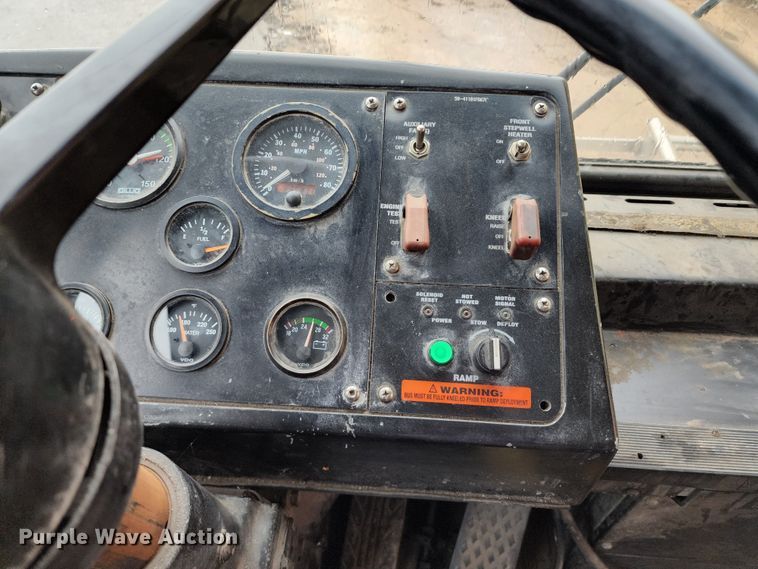 image for item JB9032 2005 Gillig G29E102R2  coach bus