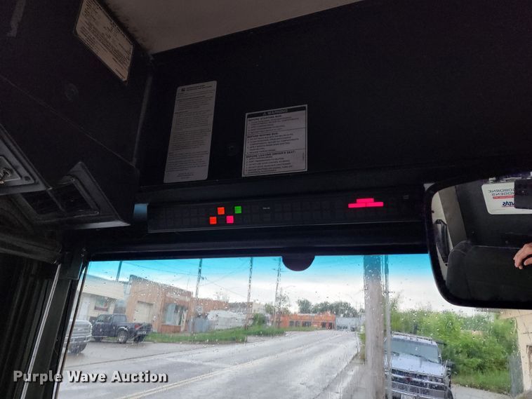 image for item JB9032 2005 Gillig G29E102R2  coach bus