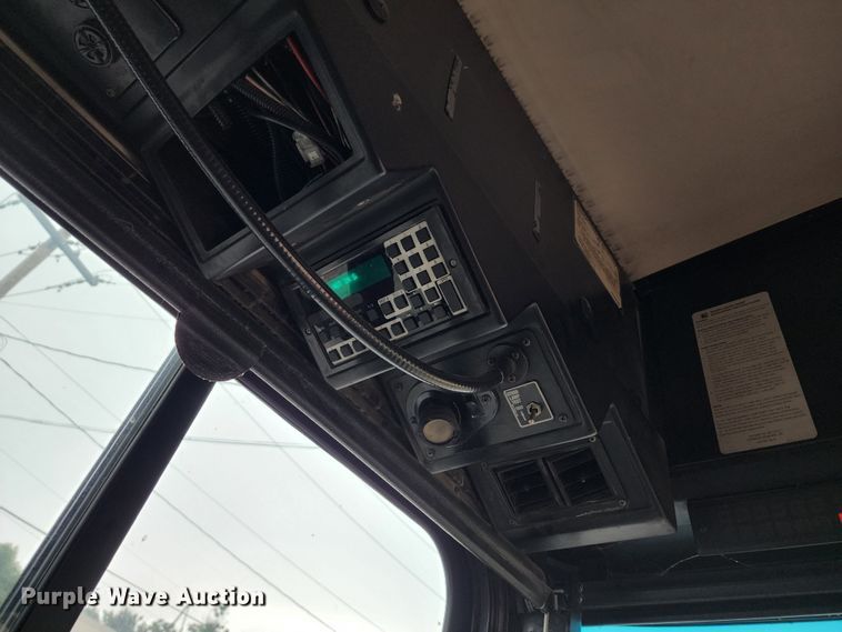 image for item JB9032 2005 Gillig G29E102R2  coach bus