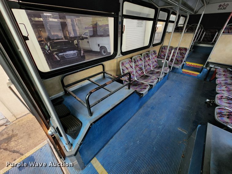 image for item JB9032 2005 Gillig G29E102R2  coach bus