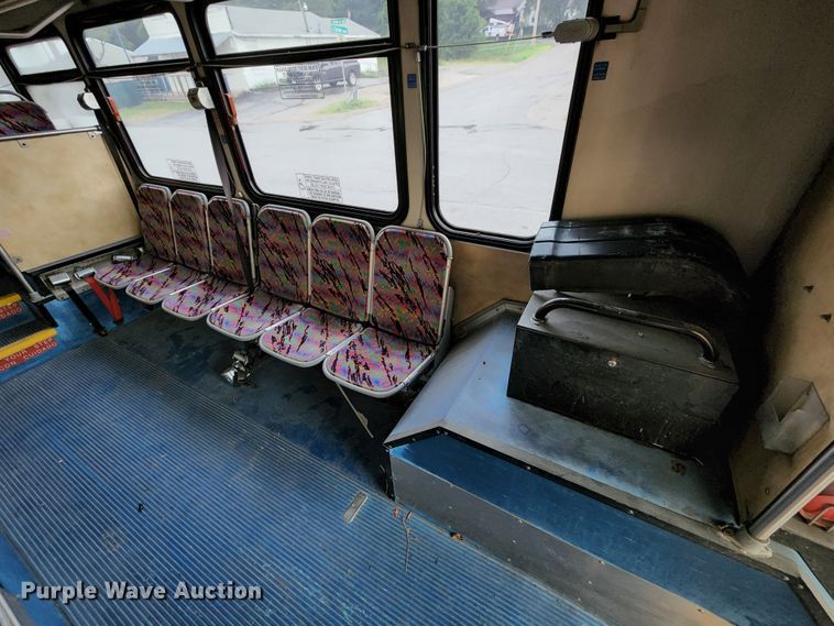 image for item JB9032 2005 Gillig G29E102R2  coach bus