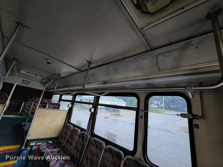 image for item JB9032 2005 Gillig G29E102R2  coach bus