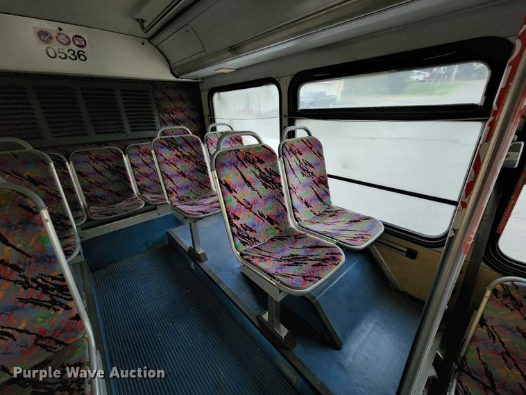 image for item JB9032 2005 Gillig G29E102R2  coach bus