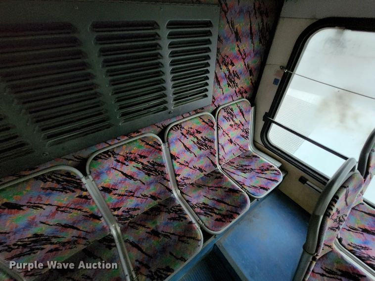 image for item JB9032 2005 Gillig G29E102R2  coach bus