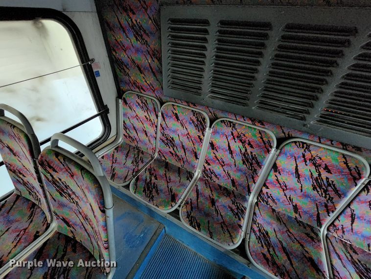 image for item JB9032 2005 Gillig G29E102R2  coach bus