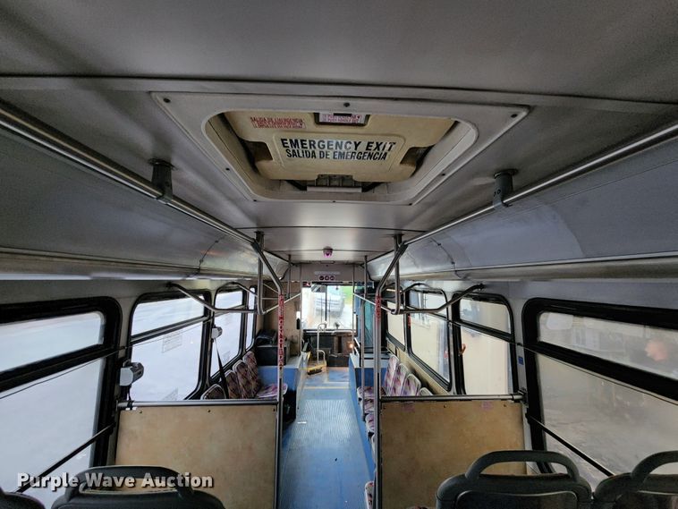 image for item JB9032 2005 Gillig G29E102R2  coach bus