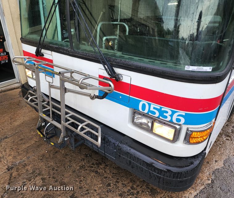 image for item JB9032 2005 Gillig G29E102R2  coach bus