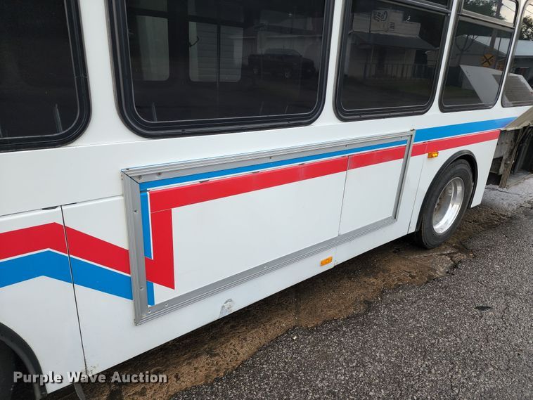 image for item JB9032 2005 Gillig G29E102R2  coach bus