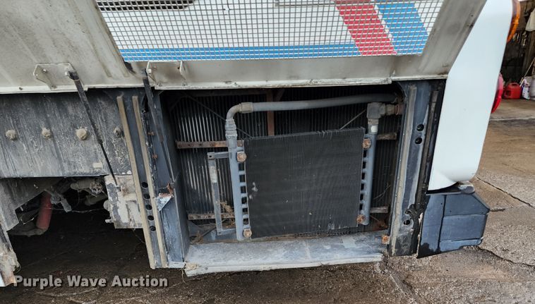 image for item JB9032 2005 Gillig G29E102R2  coach bus