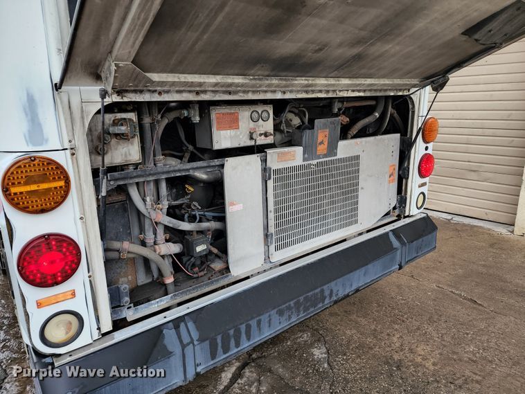 image for item JB9032 2005 Gillig G29E102R2  coach bus