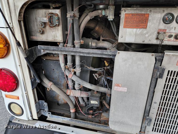 image for item JB9032 2005 Gillig G29E102R2  coach bus