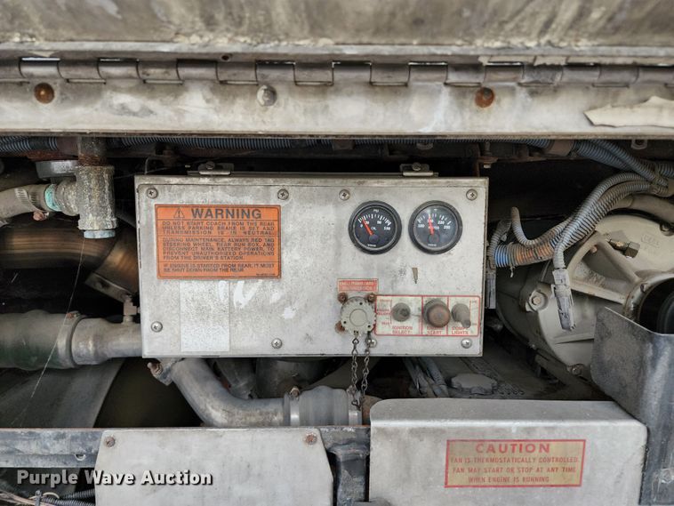 image for item JB9032 2005 Gillig G29E102R2  coach bus