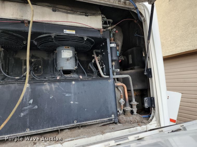 image for item JB9032 2005 Gillig G29E102R2  coach bus