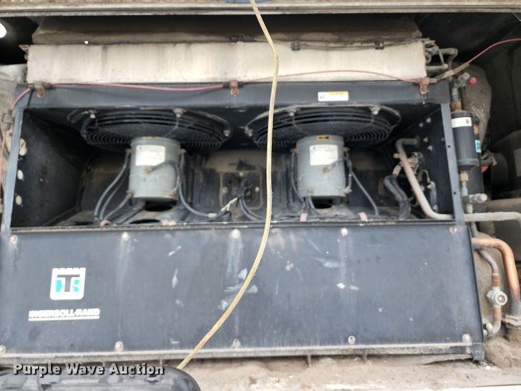 image for item JB9032 2005 Gillig G29E102R2  coach bus