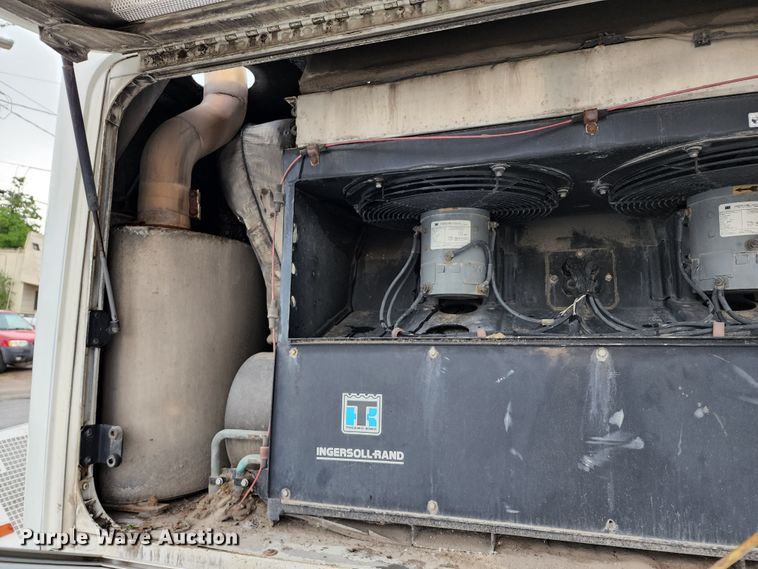 image for item JB9032 2005 Gillig G29E102R2  coach bus